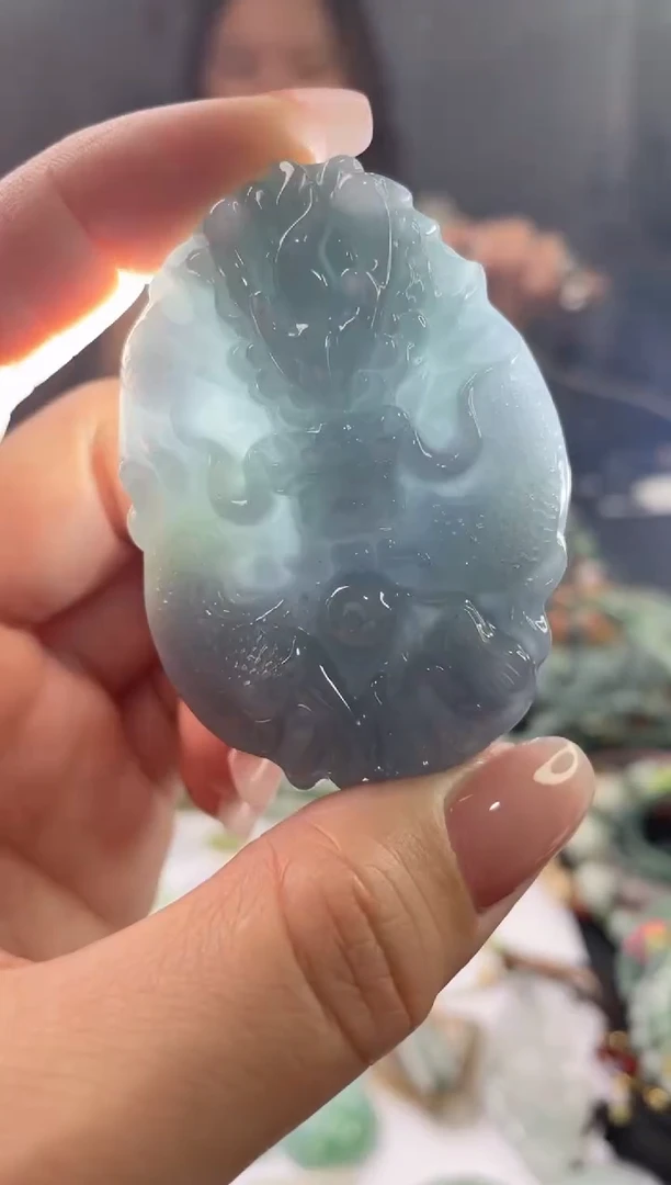 翡翠未镶嵌吊坠(赠链)一刀切烟紫龙牌