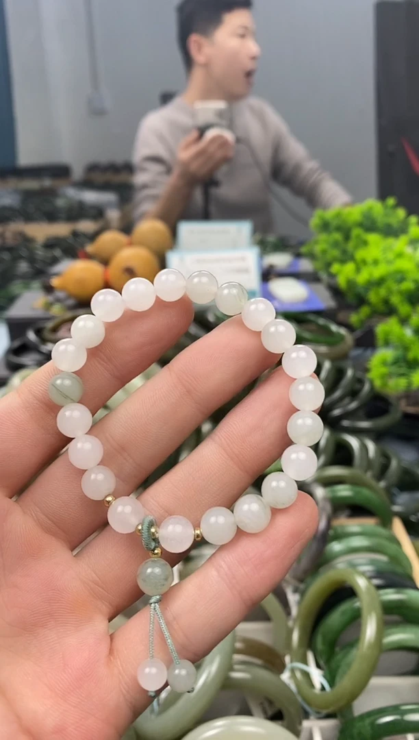 未镶嵌手镯透闪石质玉8mm