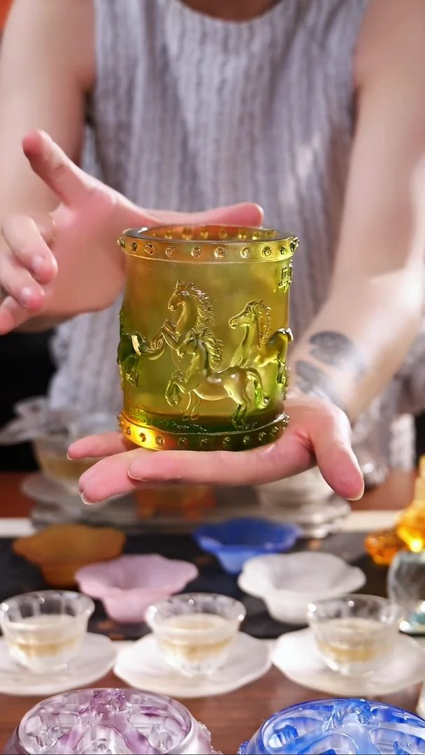 古法琉璃八骏图笔筒