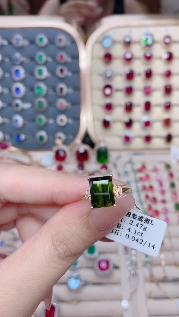 18K金镶嵌碧玺戒指碧玺4.1ct