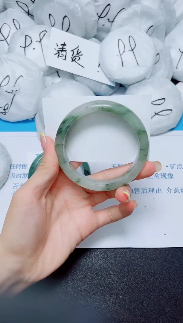 石英质玉手镯未镶嵌37/60