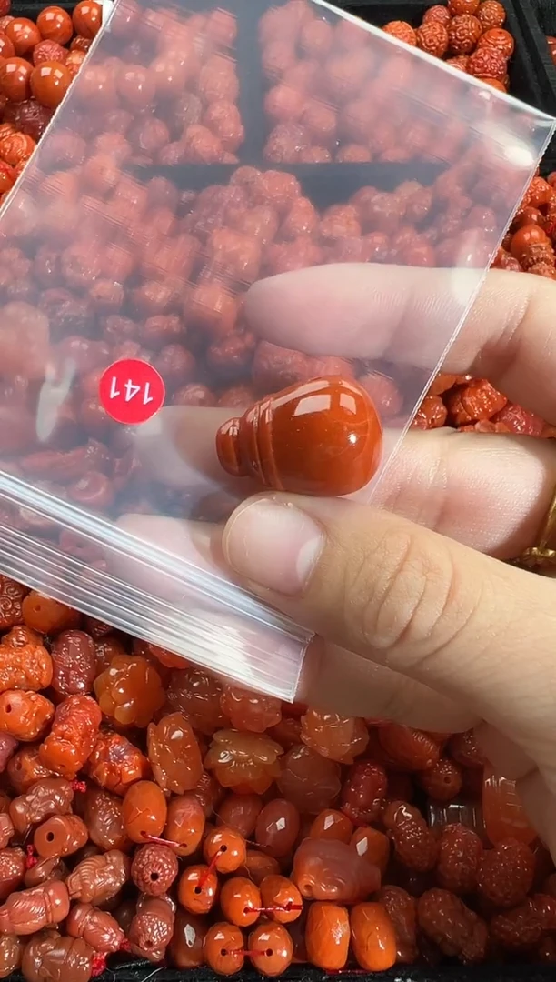 颈饰未镶嵌南红玛瑙1