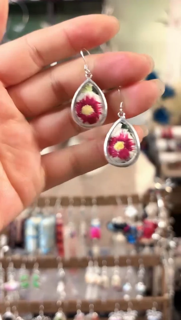 彩云南阁非遗老绣饰品502*