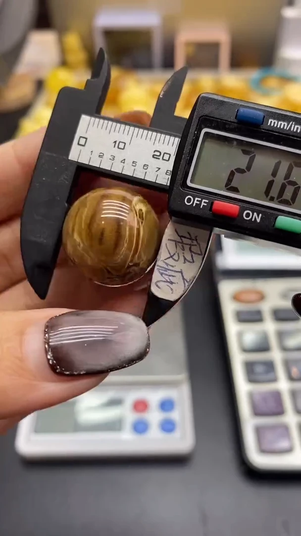 琥珀未镶嵌珠宝奇石375