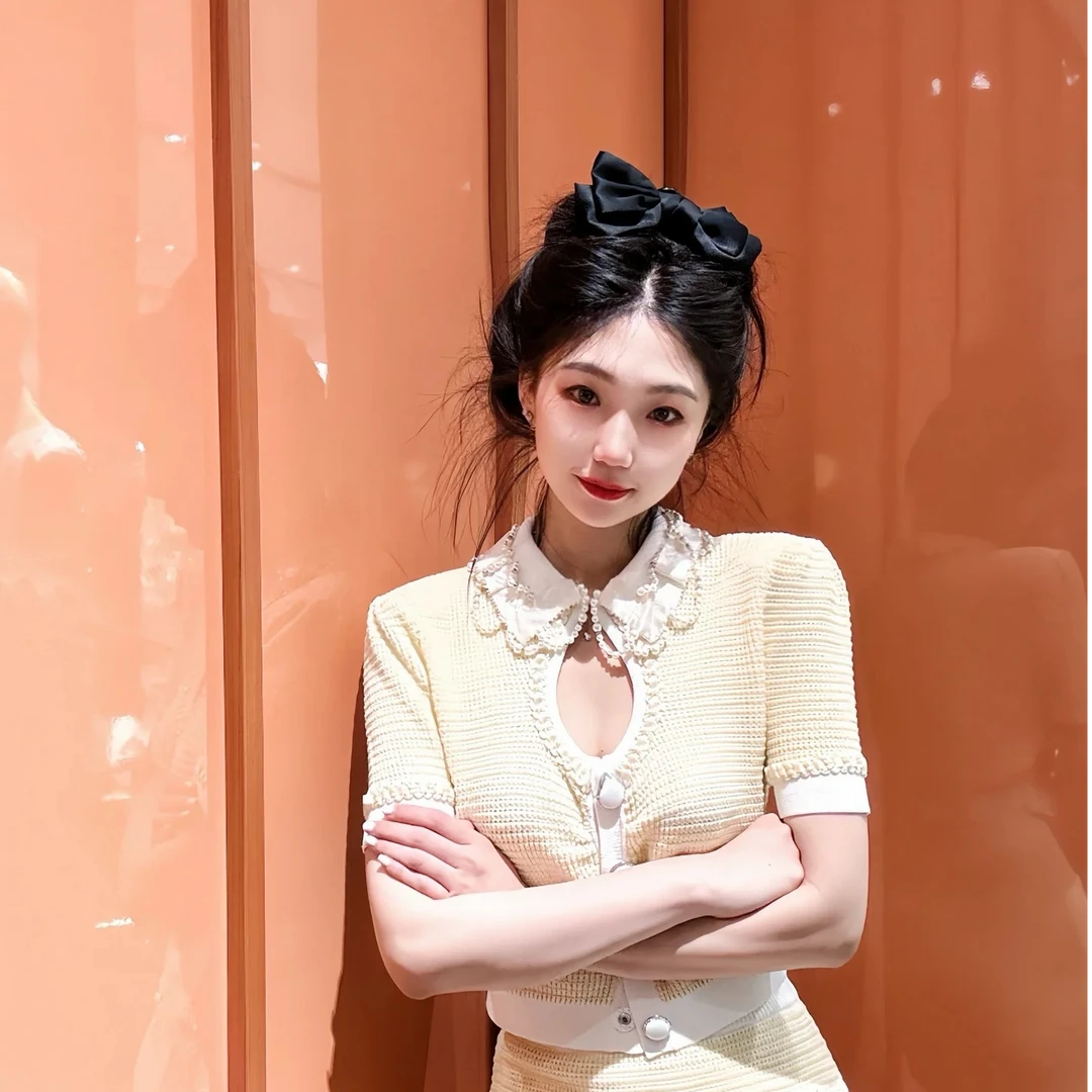 <猪猪出品>2025春夏上新甜美黄色开衫针织珍珠翻领镂空上衣526