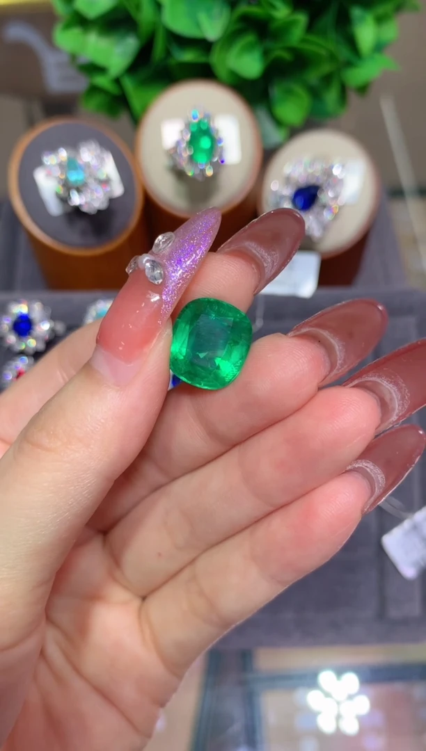 裸石祖母绿大**?9.33CT