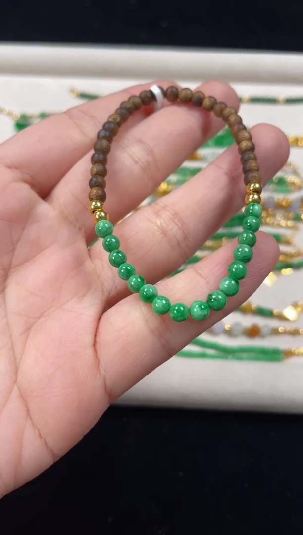 足金镶嵌手串翡翠一条   P528