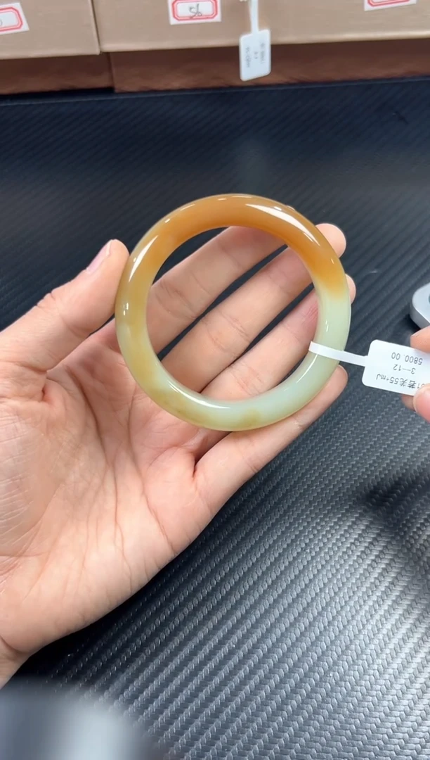 未镶嵌手镯和田玉若羌微色差55+mj