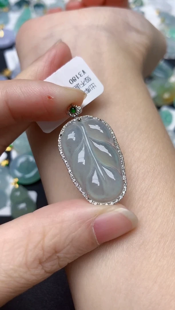 颈饰18K金镶嵌翡翠天然缅甸A货翡翠