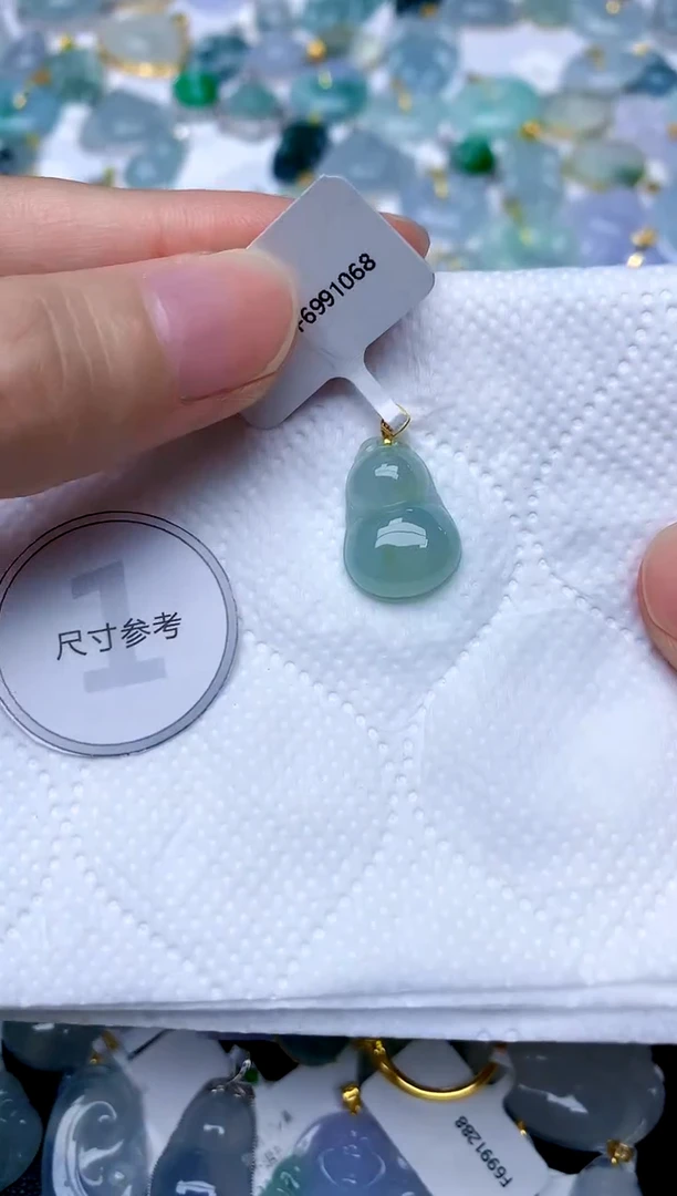 颈饰18K金镶嵌翡翠天然A货翡翠