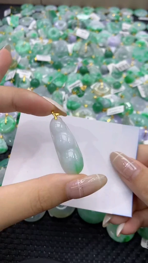 翡翠未镶嵌颈饰天然缅甸翡翠A货