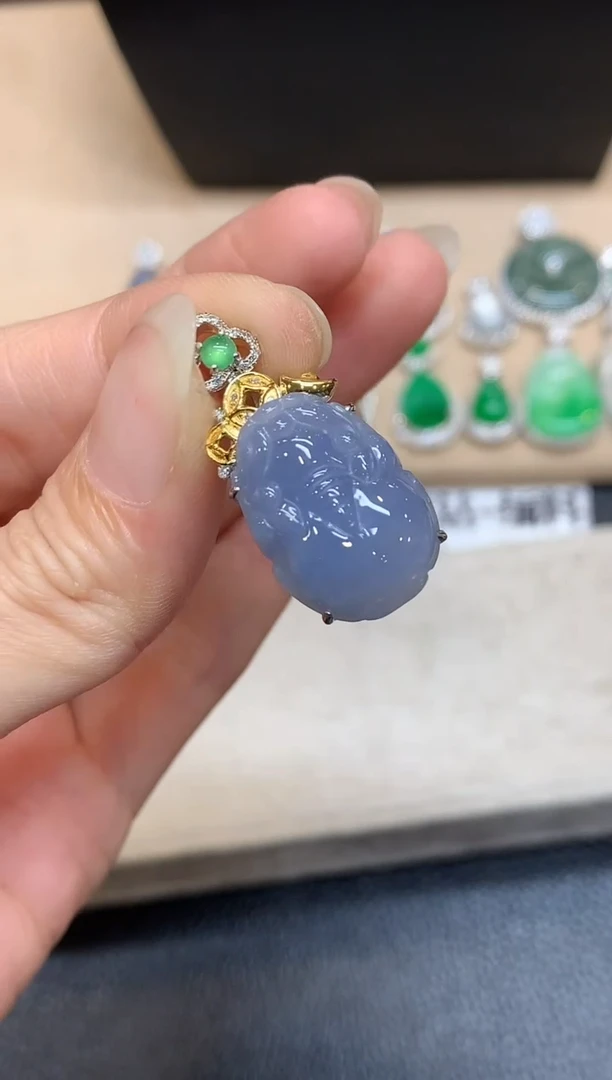 颈饰18K金镶嵌翡翠貔貅【无服务费