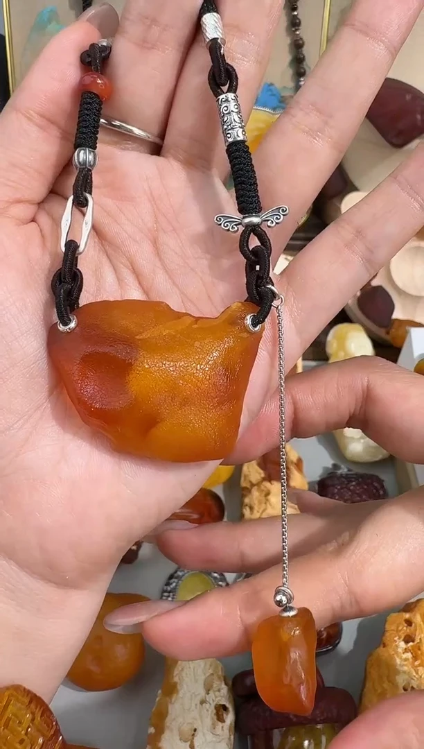 未镶嵌琥珀裸石摩**鱼琥珀