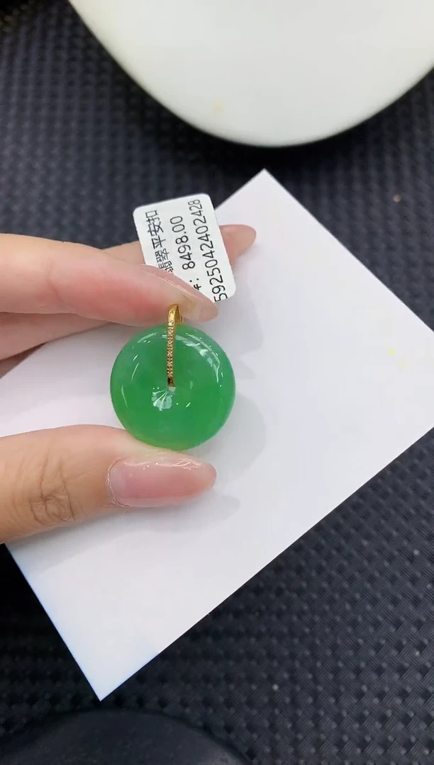 翡翠18K金镶嵌颈饰11111111111