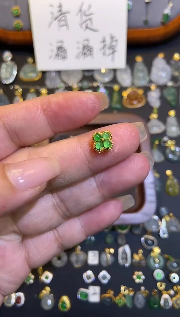 翡翠18K金镶嵌吊坠(不含链)1