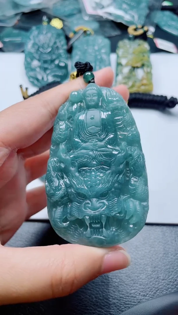 翡翠未镶嵌颈饰