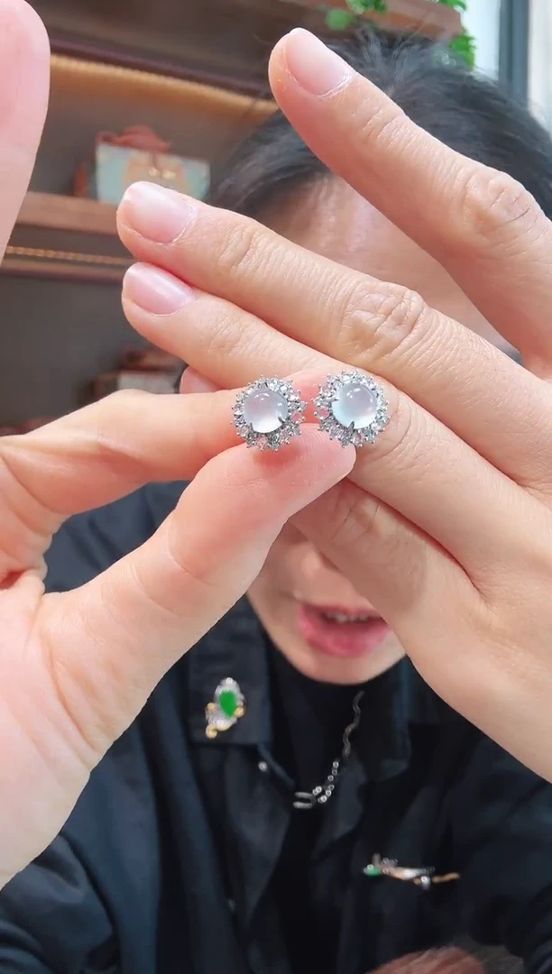 18K金镶嵌翡翠耳饰00004800