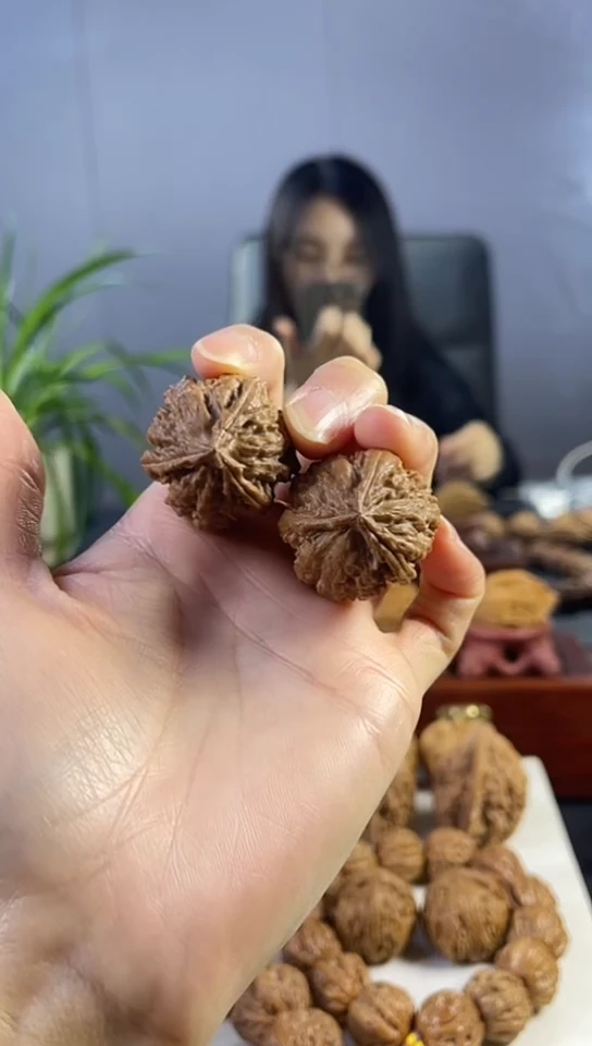 把件文玩核桃36号三棱手捻