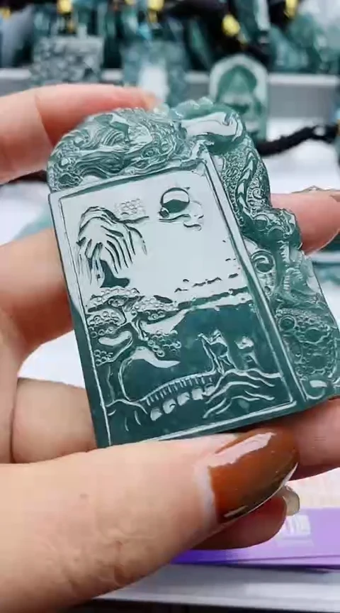 颈饰未镶嵌翡翠