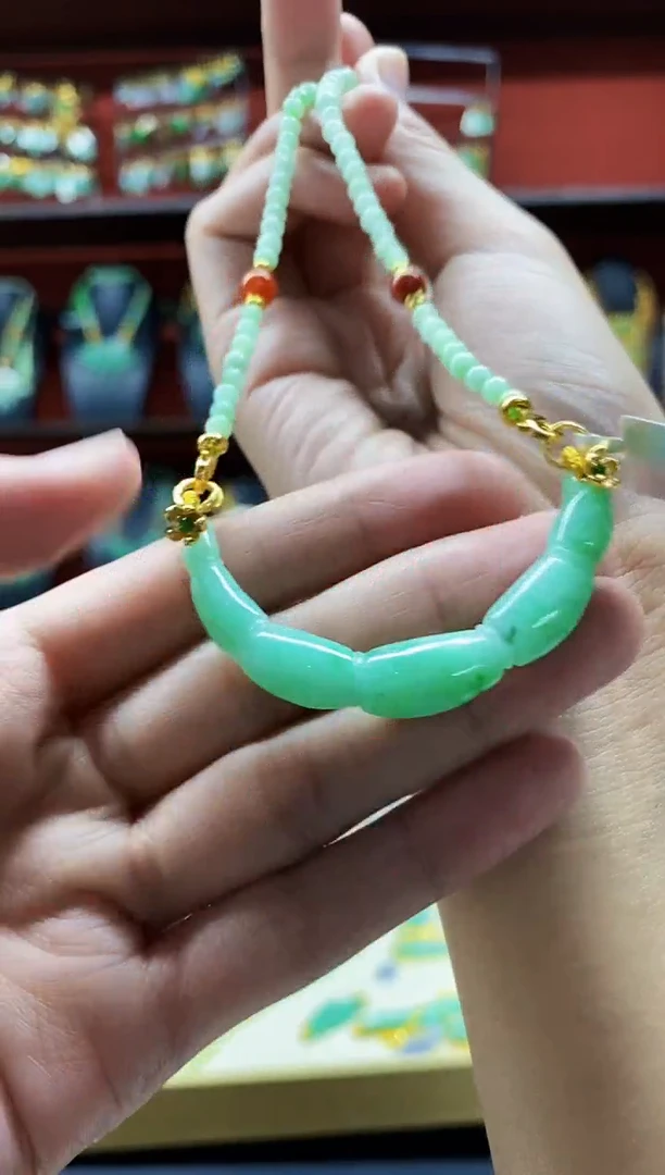 颈饰未镶嵌翡翠吊坠