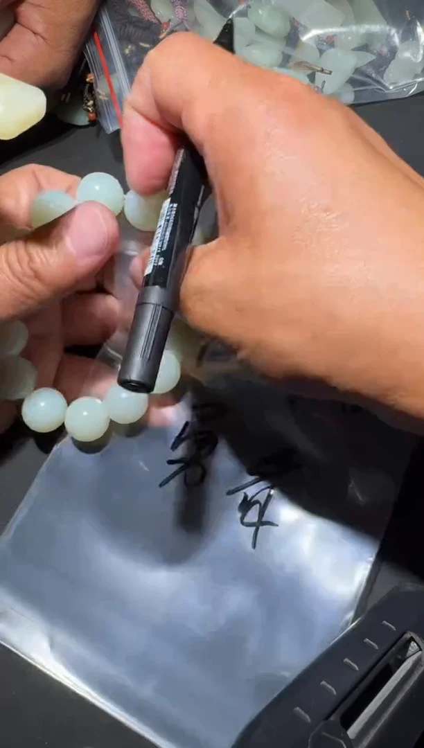 未镶嵌和田玉（糖玉）挂件和田玉