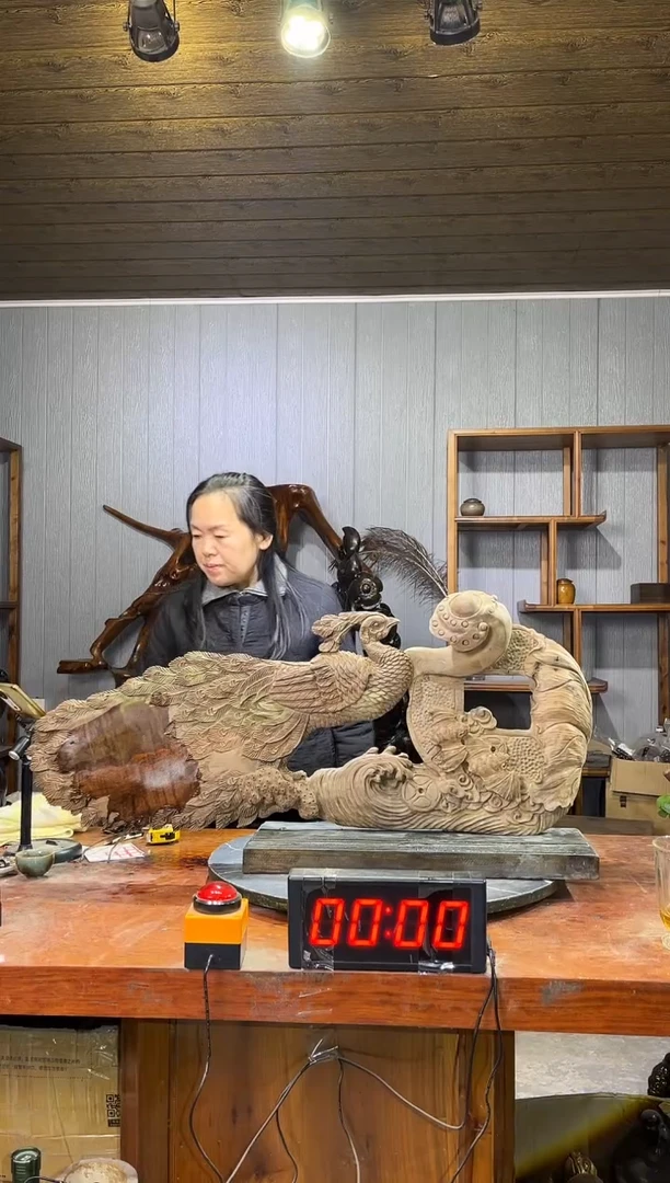 金丝楠丁****包阴沉木孔雀摆件