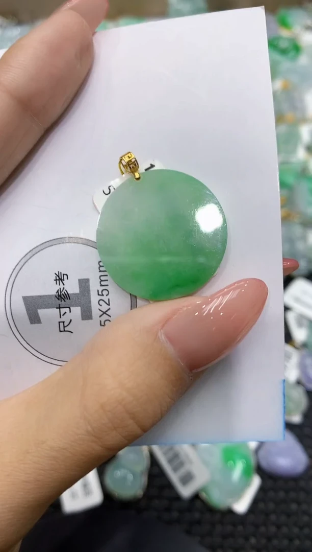 颈饰18K金镶嵌翡翠111111111111