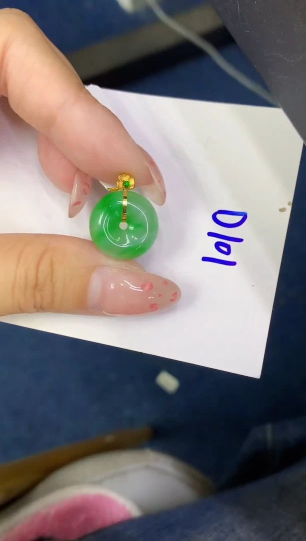 翡翠18K金镶嵌颈饰缅甸天然翡翠A货