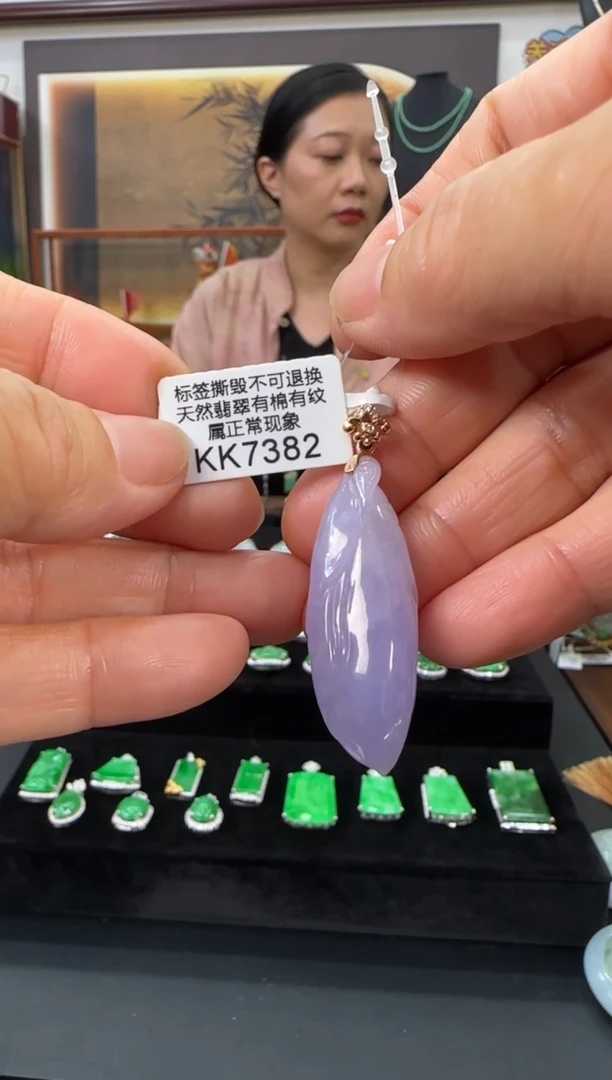 翡翠18K金镶嵌颈饰KK7382玉兰花