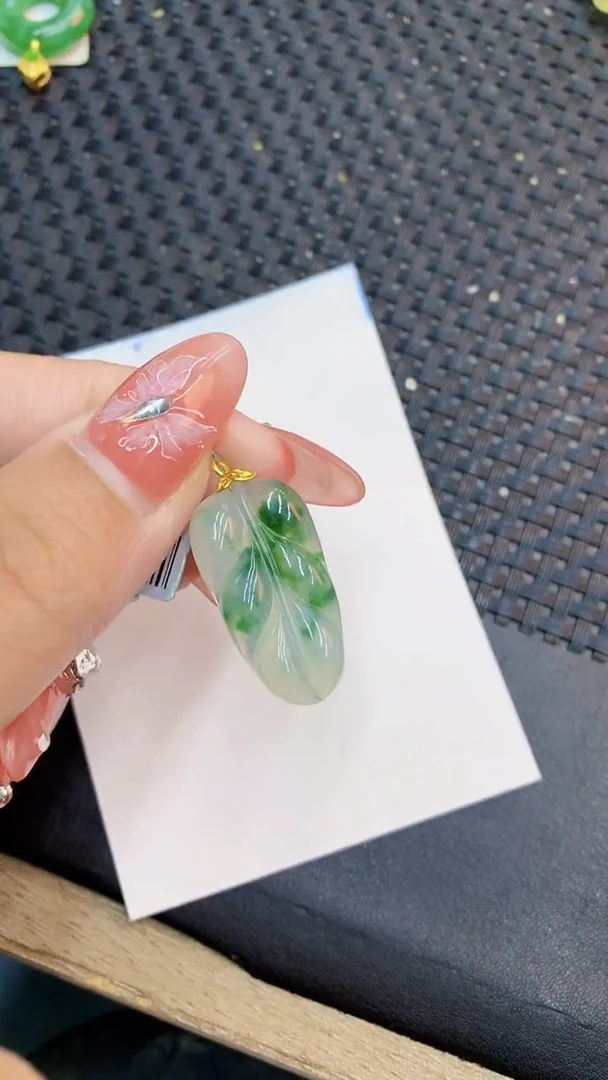 颈饰18K金镶嵌翡翠1