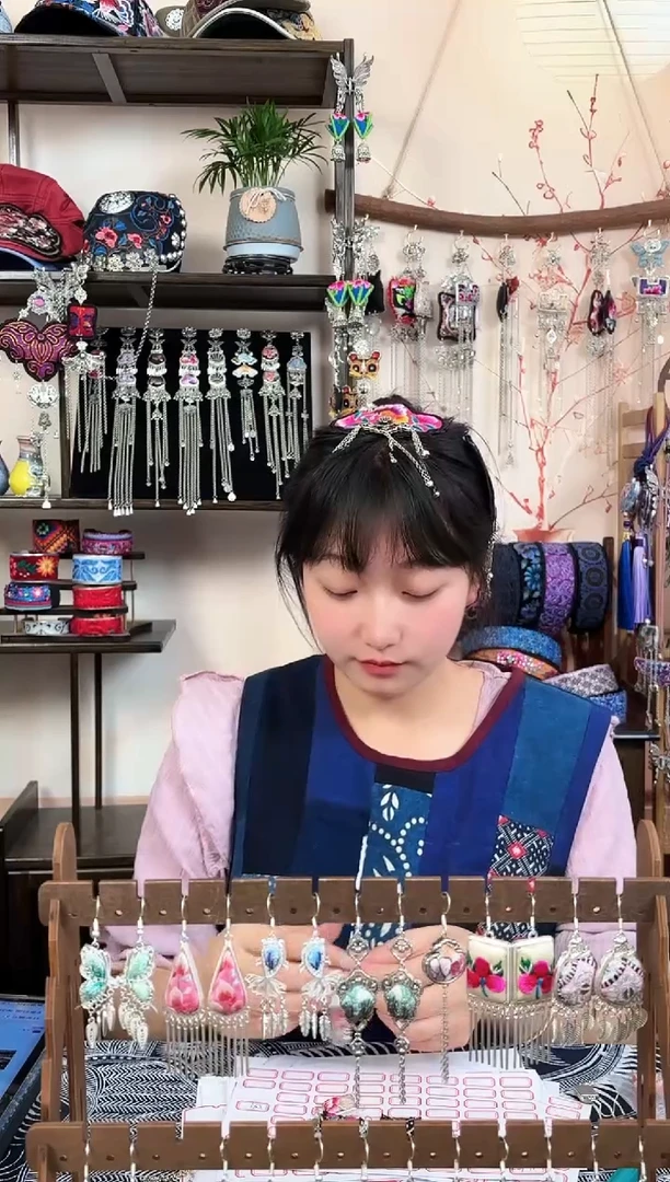 织绣民族风非遗老绣饰品622