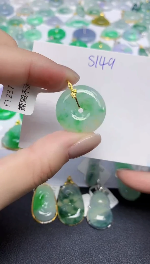 颈饰18K金镶嵌翡翠天然缅甸翡翠A货翡翠百元以上9元证书费自理