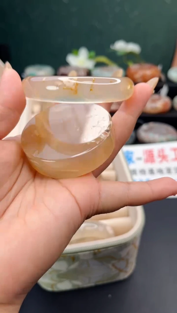 未镶嵌手镯石英质玉（56圈口）赠送镯心