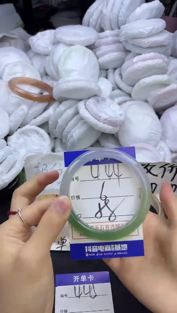 玛瑙/玉髓手镯未镶嵌444