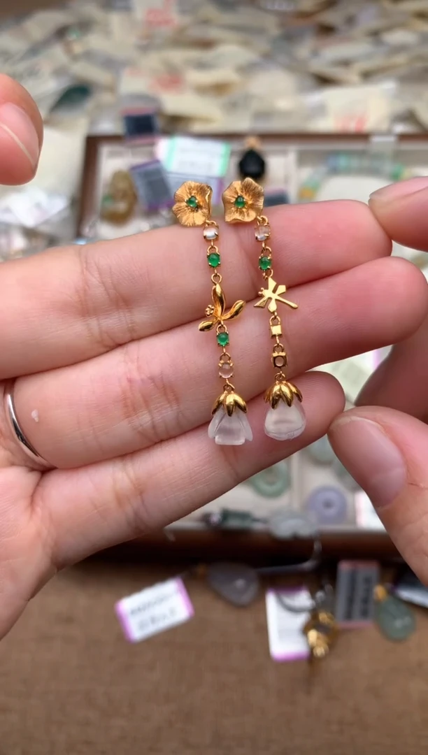 18K金镶嵌挂件翡翠一