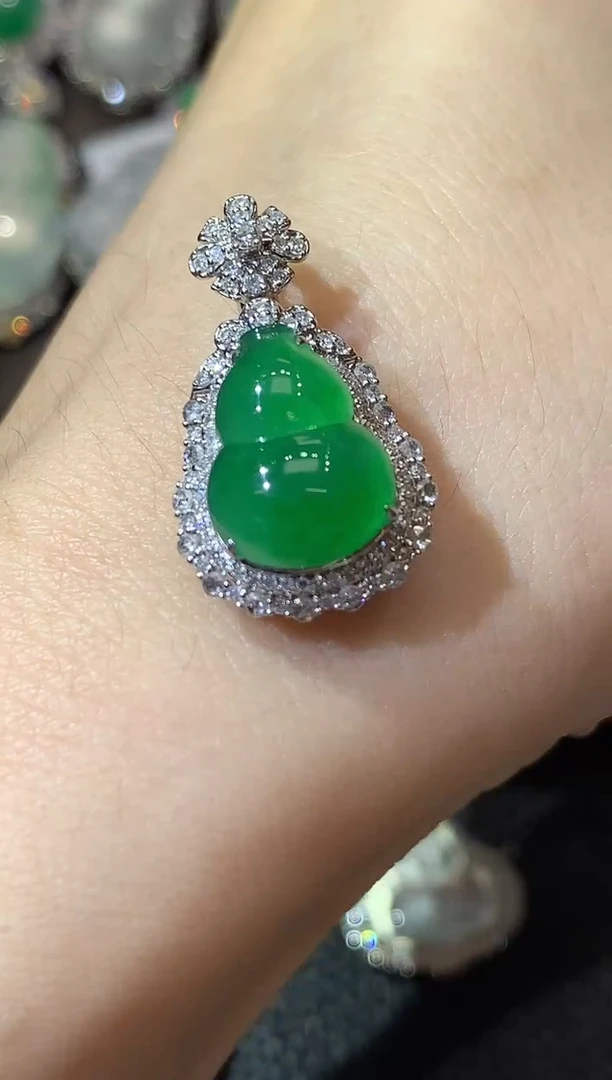 吊坠(不含链)18K金镶嵌翡翠C8