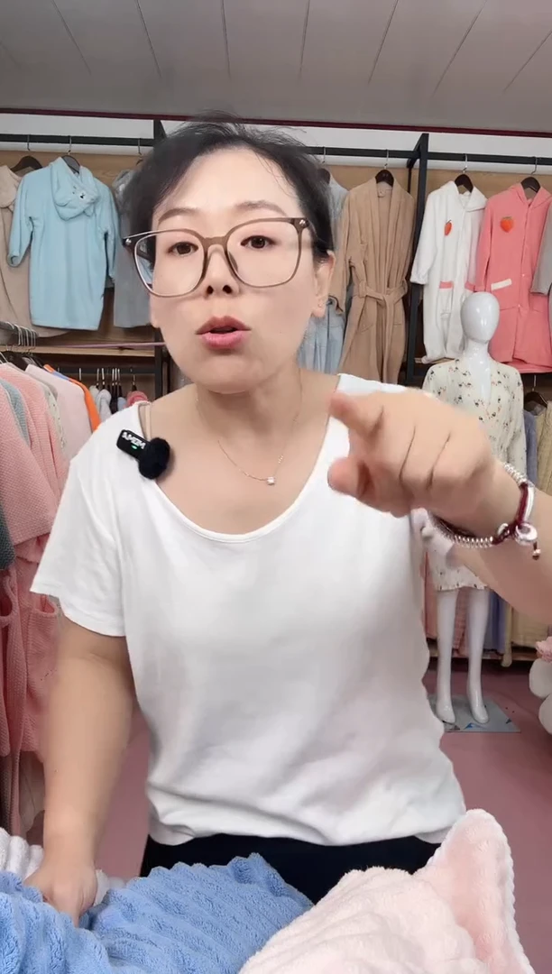 珊瑚绒糖果条浴巾颜色随机