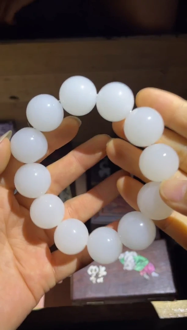 和田玉未镶嵌颈饰白玉手串1件