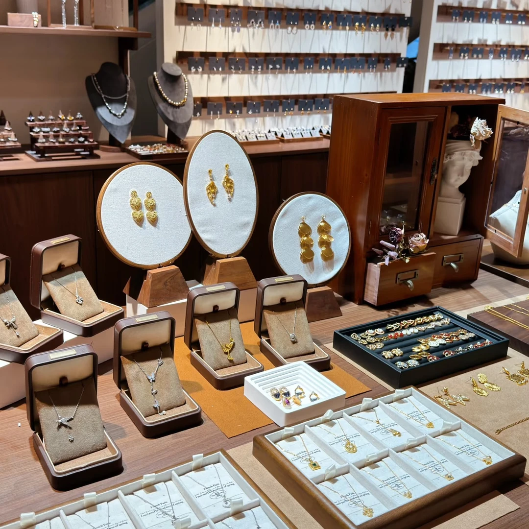 铜合金耳饰 铜合金耳饰需要主播叫到名字才能去拍哦