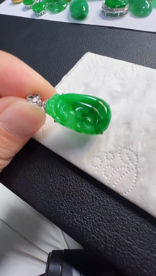 吊坠(不含链)18K金镶嵌翡翠4680