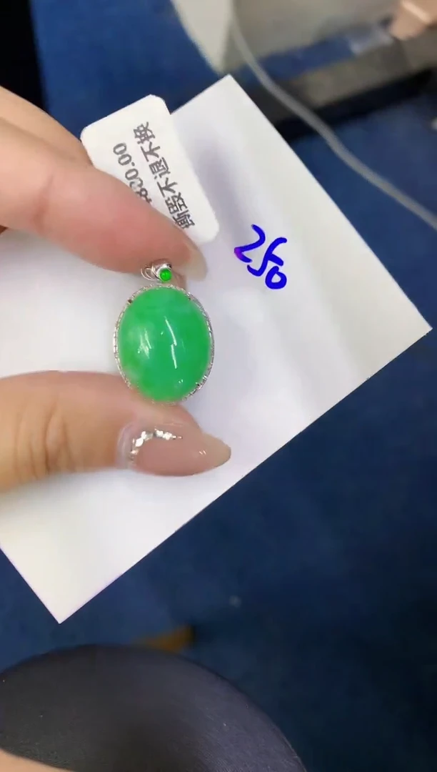 颈饰18K金镶嵌翡翠缅甸天然翡翠A货