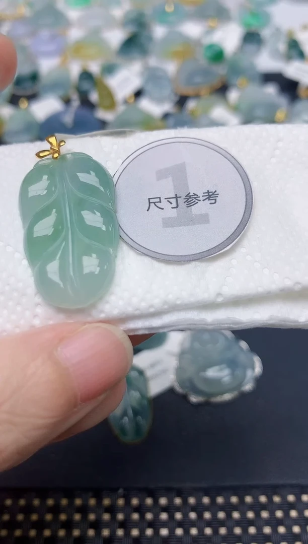 颈饰18K金镶嵌翡翠天然缅甸A货翡翠