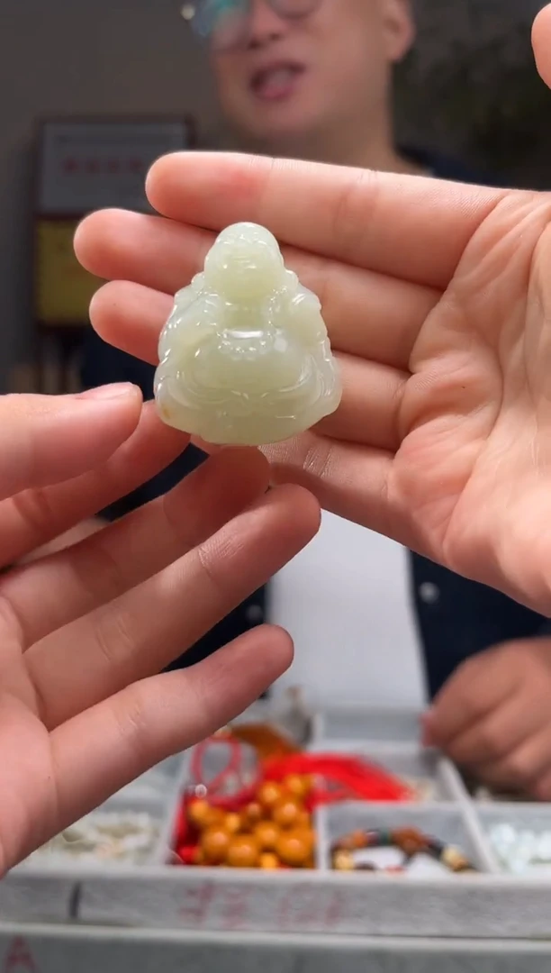 和田玉未镶嵌颈饰吊坠