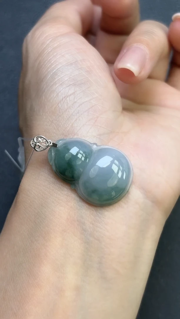 颈饰18K金镶嵌翡翠葫芦