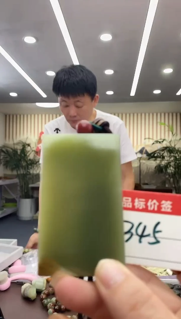 颈饰未镶嵌透闪石质玉吊坠