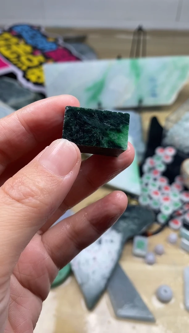 裸石翡翠尔****在缅甸翡翠A货