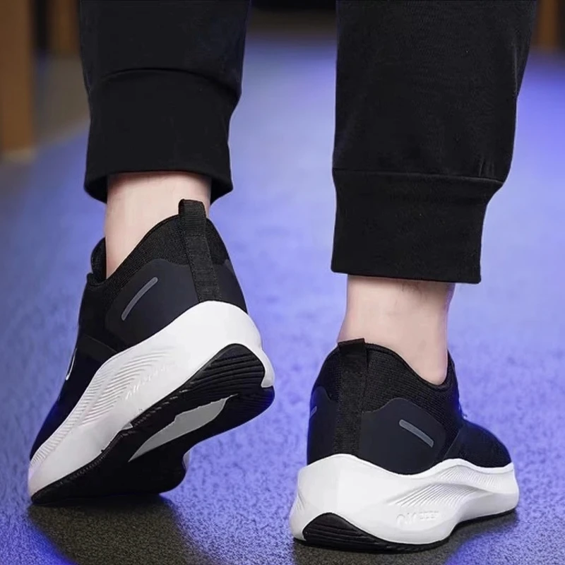 断码休闲运动时尚舒适透气缓震轻盈男女百搭飞织夏季情侣鞋