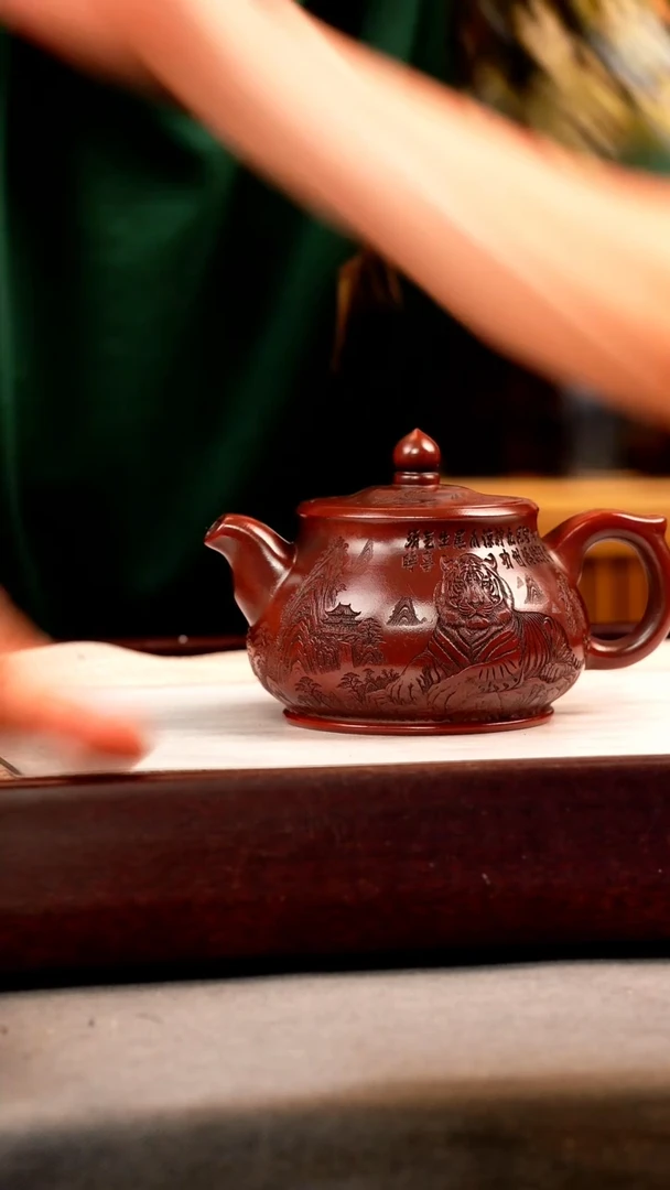 茶壶紫砂铁皮石红 佛莲 刻虎