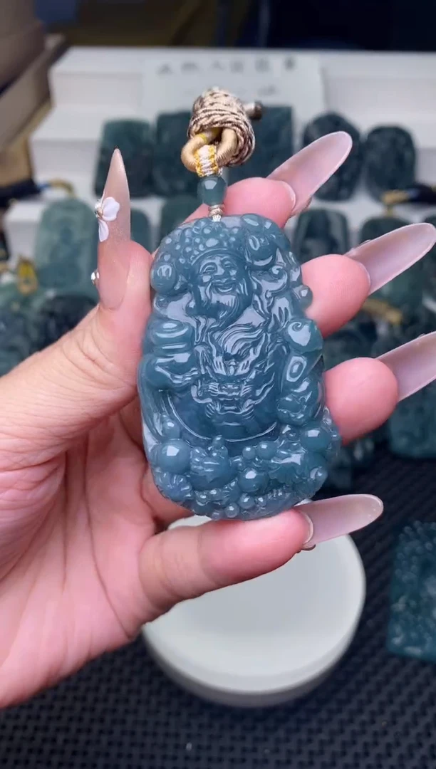 颈饰未镶嵌翡翠