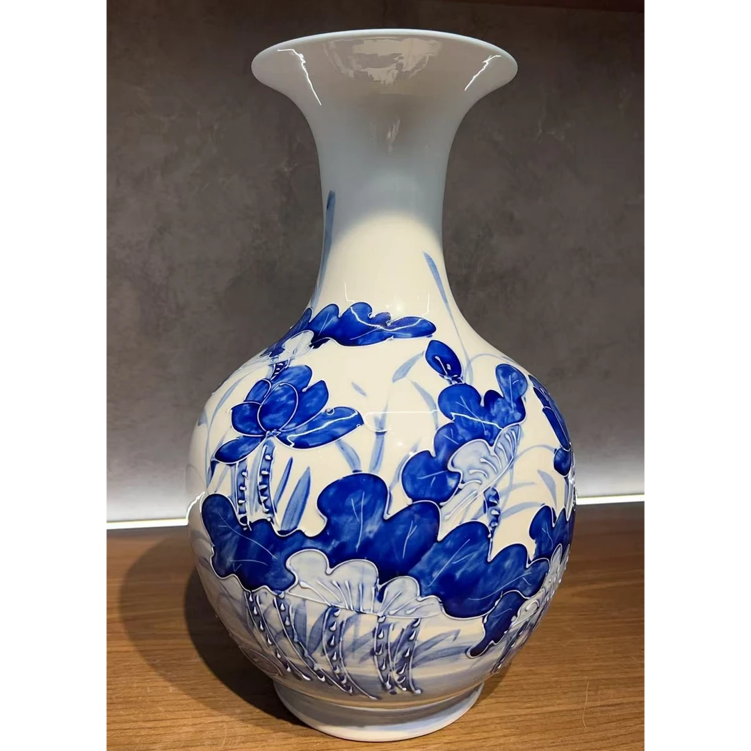 景德镇陶瓷青花荷花赏瓶
